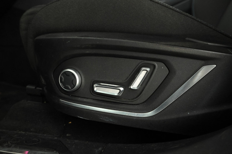 Lynk & Co 01 1.5 all black, navigatie, climate