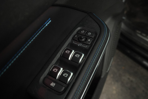 Lynk & Co 01 1.5 all black, navigatie, climate