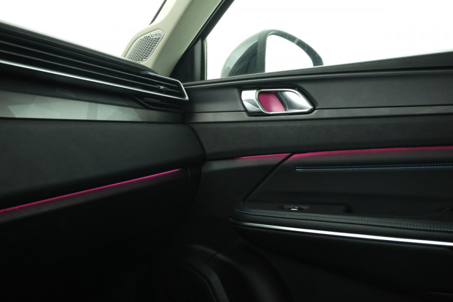 Lynk & Co 01 1.5 all black, navigatie, climate