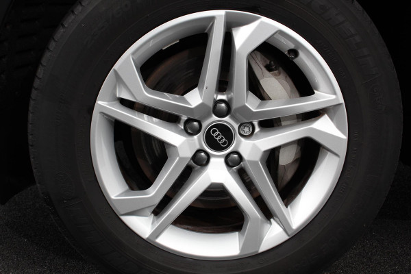 Audi Q5 50 TFSI e quattro PHEV Prestige | Navigatie | Apple Carplay/Android Auto | Adaptive Cruise Control | Parkeersensoren | Camera | Lane Assist | Elektrische achterklep | Matrix | LED koplampen | Dynamische knipperlichten | Inklapbare trekhaak | Virtual Cockpit | Stoelverwarming | Privacyglass | Ambienteverlichting Multicolor