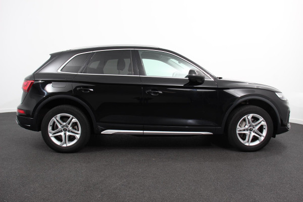 Audi Q5 50 TFSI e quattro PHEV Prestige | Navigatie | Apple Carplay/Android Auto | Adaptive Cruise Control | Parkeersensoren | Camera | Lane Assist | Elektrische achterklep | Matrix | LED koplampen | Dynamische knipperlichten | Inklapbare trekhaak | Virtual Cockpit | Stoelverwarming | Privacyglass | Ambienteverlichting Multicolor