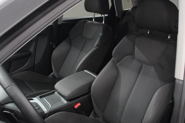 Audi Q5 50 TFSI e quattro PHEV Prestige | Navigatie | Apple Carplay/Android Auto | Adaptive Cruise Control | Parkeersensoren | Camera | Lane Assist | Elektrische achterklep | Matrix | LED koplampen | Dynamische knipperlichten | Inklapbare trekhaak | Virtual Cockpit | Stoelverwarming | Privacyglass | Ambienteverlichting Multicolor