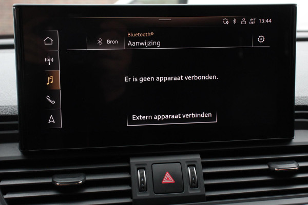 Audi Q5 50 TFSI e quattro PHEV Prestige | Navigatie | Apple Carplay/Android Auto | Adaptive Cruise Control | Parkeersensoren | Camera | Lane Assist | Elektrische achterklep | Matrix | LED koplampen | Dynamische knipperlichten | Inklapbare trekhaak | Virtual Cockpit | Stoelverwarming | Privacyglass | Ambienteverlichting Multicolor