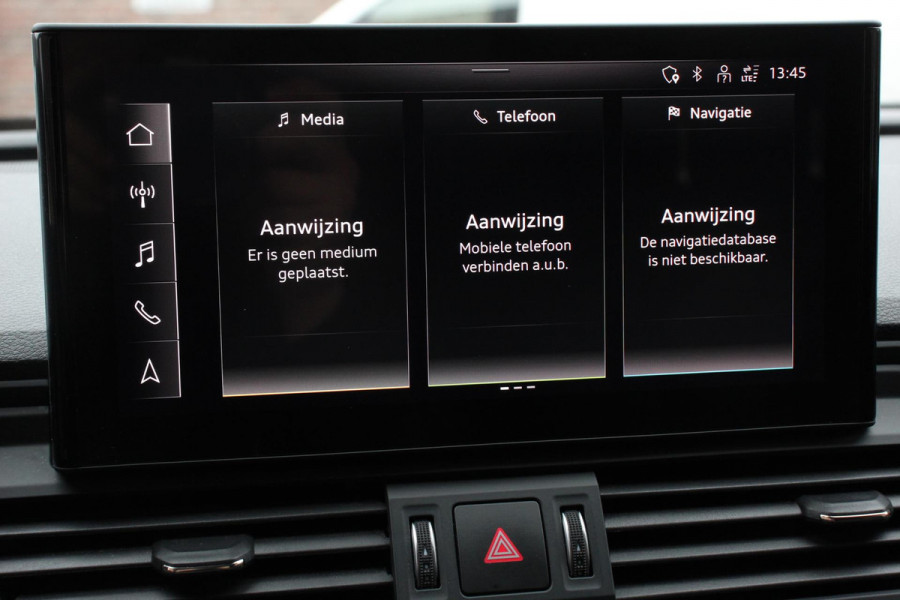 Audi Q5 50 TFSI e quattro PHEV Prestige | Navigatie | Apple Carplay/Android Auto | Adaptive Cruise Control | Parkeersensoren | Camera | Lane Assist | Elektrische achterklep | Matrix | LED koplampen | Dynamische knipperlichten | Inklapbare trekhaak | Virtual Cockpit | Stoelverwarming | Privacyglass | Ambienteverlichting Multicolor