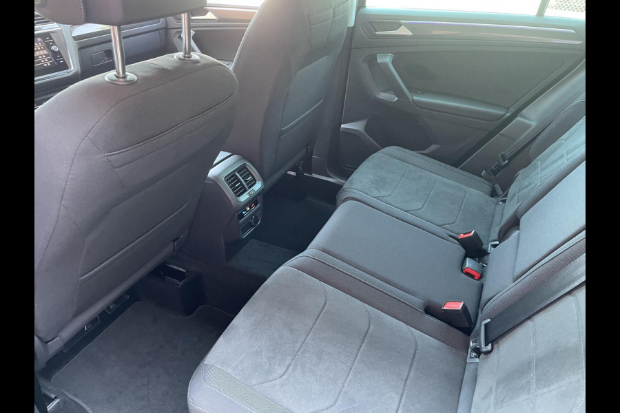 Volkswagen Tiguan 1.5 TSI 150pk DSG Elegance | Navigatie | Apple Carplay/Android Auto | Parkeersensoren | Camera | Adaptive Cruise Control | Stuur-en stoelverwarming | Matrix LED-koplampen | Virtual Cockpit | Getinte ramen | Climate Control | ErgoActive stoelen