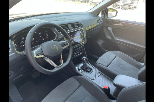 Volkswagen Tiguan 1.5 TSI 150pk DSG Elegance | Navigatie | Apple Carplay/Android Auto | Parkeersensoren | Camera | Adaptive Cruise Control | Stuur-en stoelverwarming | Matrix LED-koplampen | Virtual Cockpit | Getinte ramen | Climate Control | ErgoActive stoelen