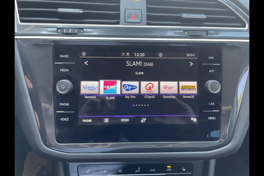 Volkswagen Tiguan 1.5 TSI 150pk DSG Elegance | Navigatie | Apple Carplay/Android Auto | Parkeersensoren | Camera | Adaptive Cruise Control | Stuur-en stoelverwarming | Matrix LED-koplampen | Virtual Cockpit | Getinte ramen | Climate Control | ErgoActive stoelen