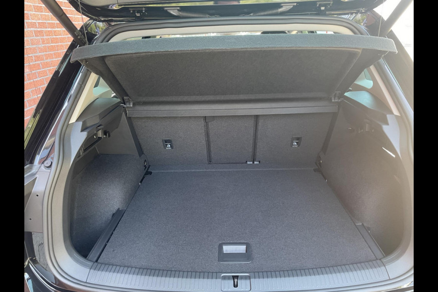 Volkswagen Tiguan 1.5 TSI 150pk DSG Elegance | Navigatie | Apple Carplay/Android Auto | Parkeersensoren | Camera | Adaptive Cruise Control | Stuur-en stoelverwarming | Matrix LED-koplampen | Virtual Cockpit | Getinte ramen | Climate Control | ErgoActive stoelen