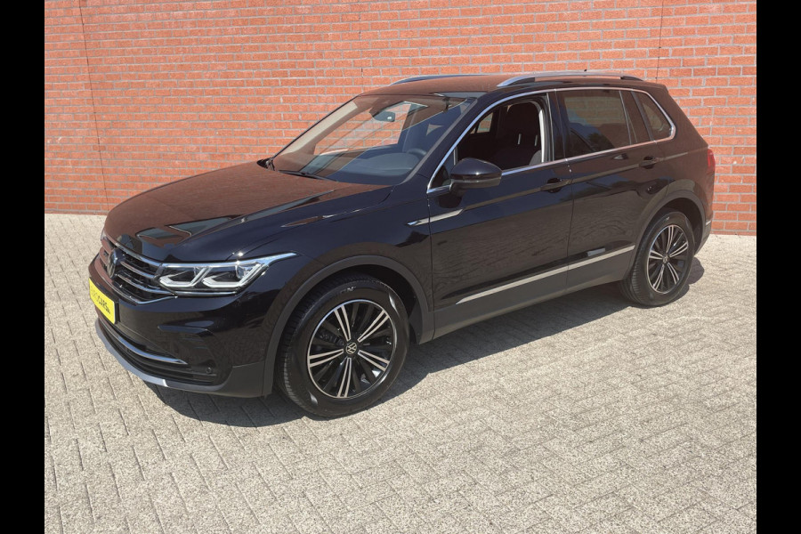 Volkswagen Tiguan 1.5 TSI 150pk DSG Elegance | Navigatie | Apple Carplay/Android Auto | Parkeersensoren | Camera | Adaptive Cruise Control | Stuur-en stoelverwarming | Matrix LED-koplampen | Virtual Cockpit | Getinte ramen | Climate Control | ErgoActive stoelen