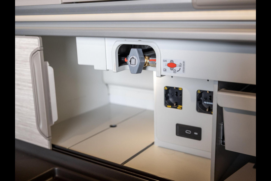 Volkswagen California Ocean eHybrid 4Motion / 245pk / Trekhaak /