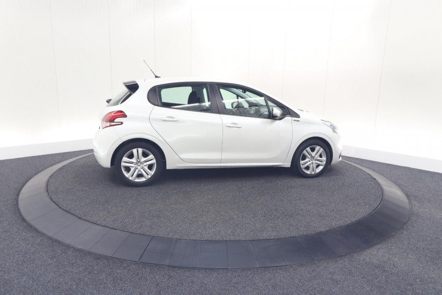 Peugeot 208 PureTech 82 Signature | Parkeersensoren | Apple CarPlay | Navigatie | Airco