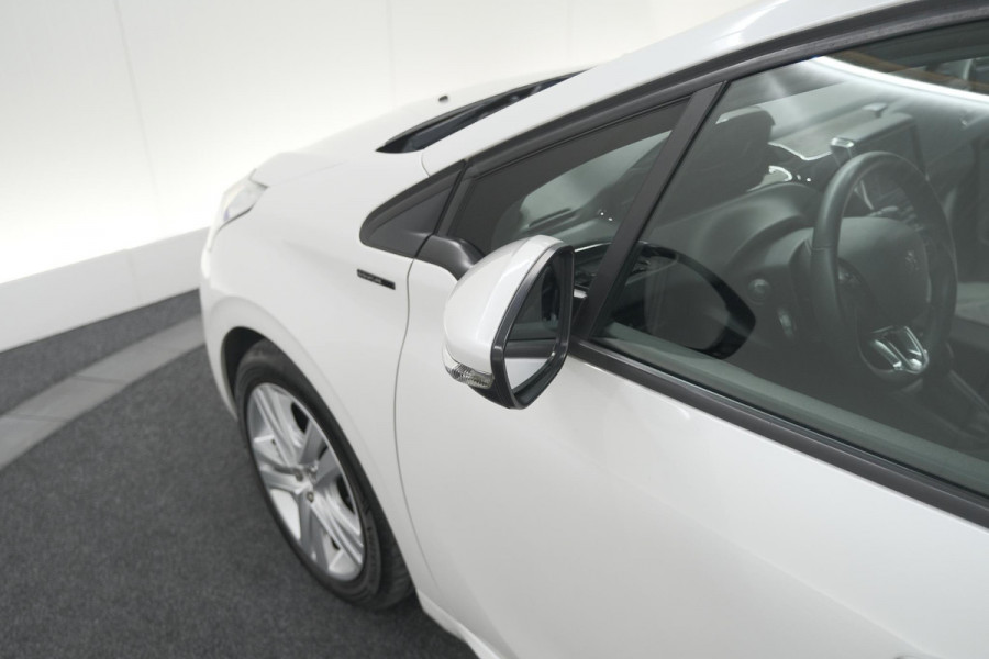 Peugeot 208 PureTech 82 Signature | Parkeersensoren | Apple CarPlay | Navigatie | Airco