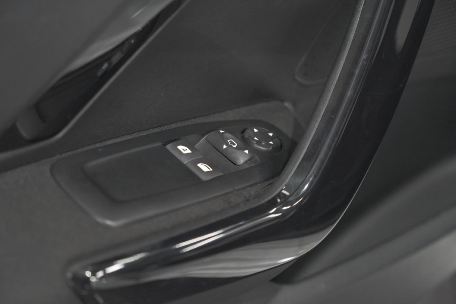 Peugeot 208 PureTech 82 Signature | Parkeersensoren | Apple CarPlay | Navigatie | Airco