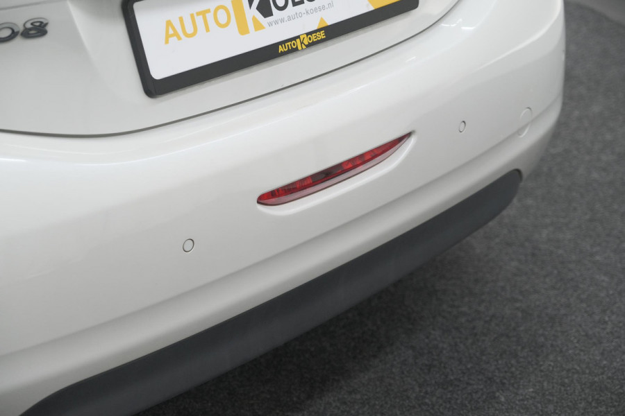 Peugeot 208 PureTech 82 Signature | Parkeersensoren | Apple CarPlay | Navigatie | Airco