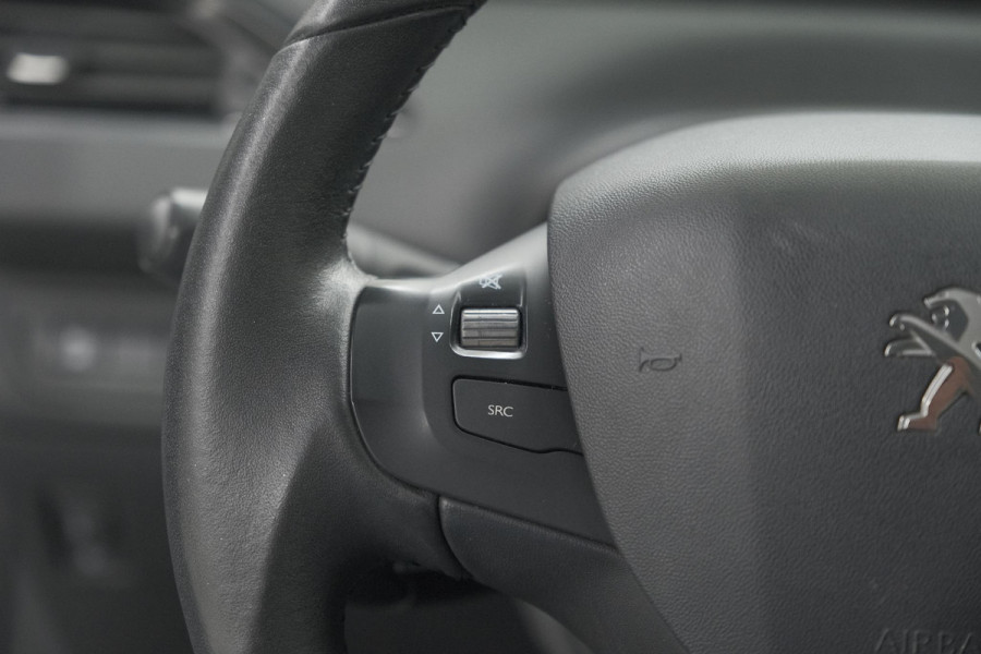 Peugeot 208 PureTech 82 Signature | Parkeersensoren | Apple CarPlay | Navigatie | Airco