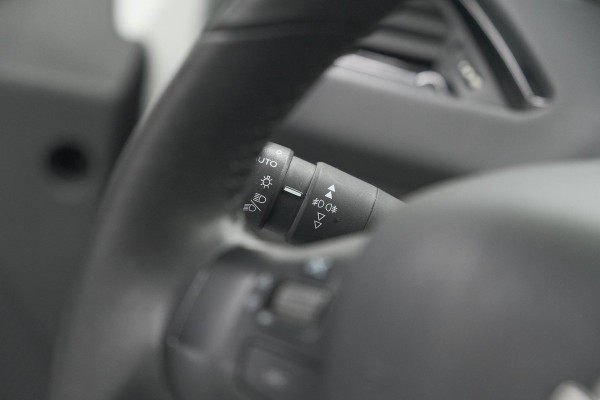 Peugeot 208 PureTech 82 Signature | Parkeersensoren | Apple CarPlay | Navigatie | Airco