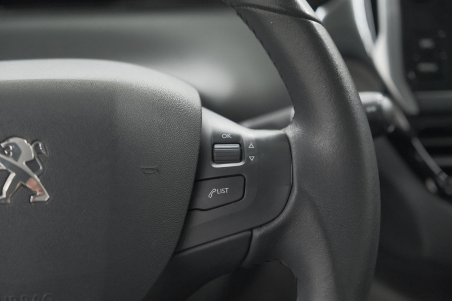 Peugeot 208 PureTech 82 Signature | Parkeersensoren | Apple CarPlay | Navigatie | Airco