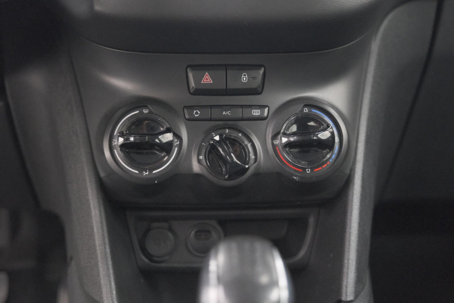 Peugeot 208 PureTech 82 Signature | Parkeersensoren | Apple CarPlay | Navigatie | Airco