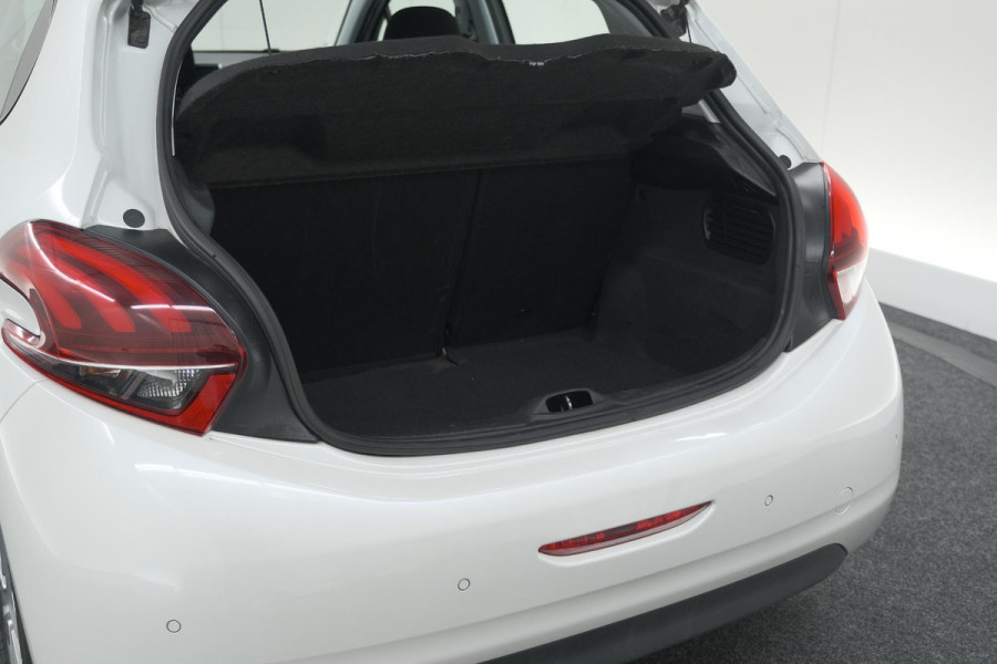 Peugeot 208 PureTech 82 Signature | Parkeersensoren | Apple CarPlay | Navigatie | Airco