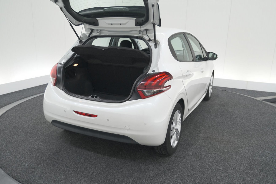 Peugeot 208 PureTech 82 Signature | Parkeersensoren | Apple CarPlay | Navigatie | Airco