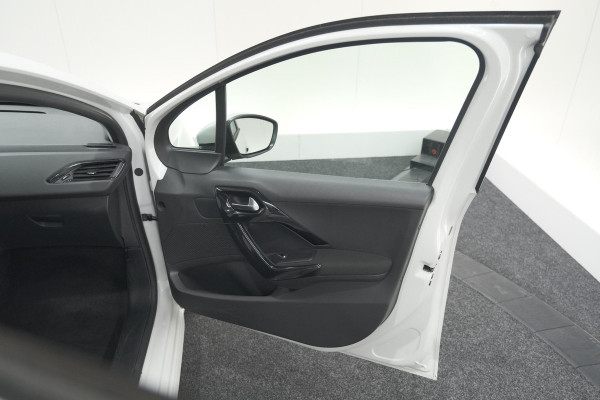 Peugeot 208 PureTech 82 Signature | Parkeersensoren | Apple CarPlay | Navigatie | Airco