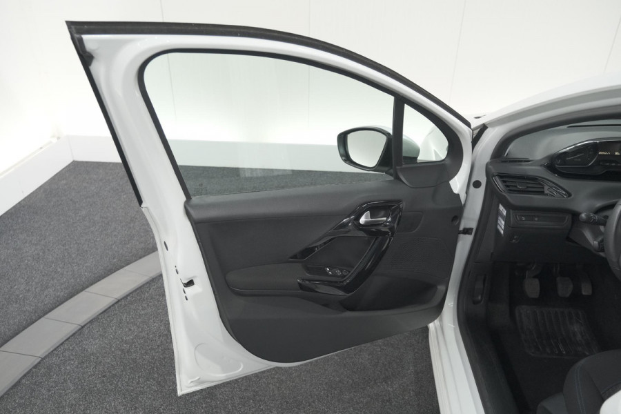 Peugeot 208 PureTech 82 Signature | Parkeersensoren | Apple CarPlay | Navigatie | Airco