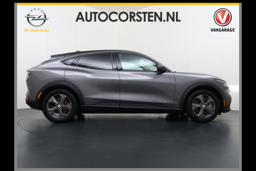 Ford Mustang Mach-E RWD 75kWh Leer (semi-)Autopilot PanoDak Trekhaak 360°Topview-Camera Adaptive-Cruise-Control Apple Carplay B&O®-Hifi 18" E DAB Lane-Assist Keyless-go Autonomous Emergency Braking ESP ASR Verkeersbordherkenning Vermoeidheidsherkenning Dodehoek-Detector 1e Eigenaar Origineel Nederlandse Auto Nieuwprijs €50.424