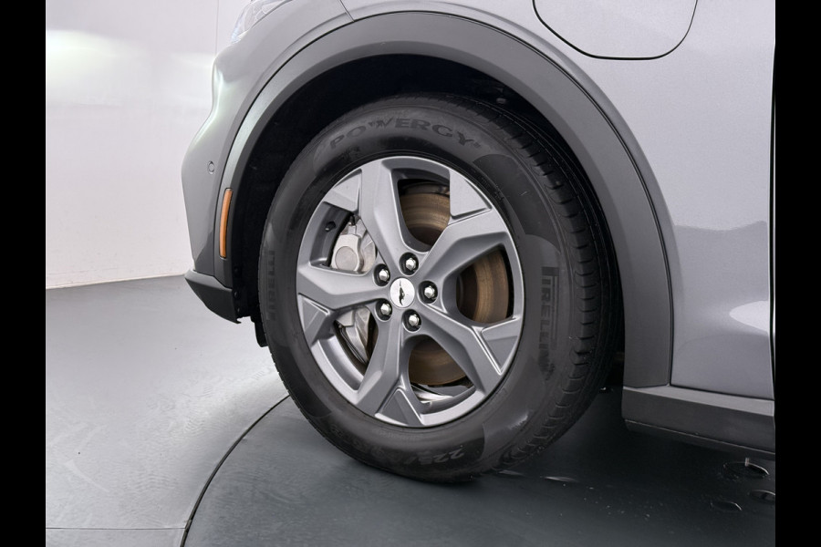 Ford Mustang Mach-E RWD 75kWh Leer (semi-)Autopilot PanoDak Trekhaak 360°Topview-Camera Adaptive-Cruise-Control Apple Carplay B&O®-Hifi 18" E DAB Lane-Assist Keyless-go Autonomous Emergency Braking ESP ASR Verkeersbordherkenning Vermoeidheidsherkenning Dodehoek-Detector 1e Eigenaar Origineel Nederlandse Auto Nieuwprijs €50.424