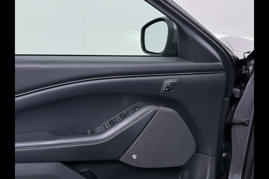 Ford Mustang Mach-E RWD 75kWh Leer (semi-)Autopilot PanoDak Trekhaak 360°Topview-Camera Adaptive-Cruise-Control Apple Carplay B&O®-Hifi 18" E DAB Lane-Assist Keyless-go Autonomous Emergency Braking ESP ASR Verkeersbordherkenning Vermoeidheidsherkenning Dodehoek-Detector 1e Eigenaar Origineel Nederlandse Auto Nieuwprijs €50.424