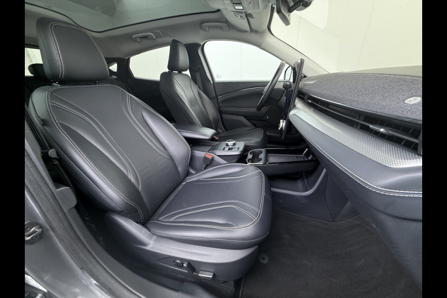 Ford Mustang Mach-E RWD 75kWh Leer (semi-)Autopilot PanoDak Trekhaak 360°Topview-Camera Adaptive-Cruise-Control Apple Carplay B&O®-Hifi 18" E DAB Lane-Assist Keyless-go Autonomous Emergency Braking ESP ASR Verkeersbordherkenning Vermoeidheidsherkenning Dodehoek-Detector 1e Eigenaar Origineel Nederlandse Auto Nieuwprijs €50.424