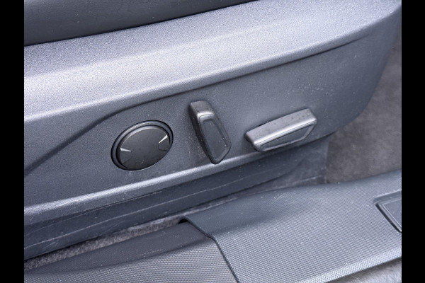 Ford Mustang Mach-E RWD 75kWh Leer (semi-)Autopilot PanoDak Trekhaak 360°Topview-Camera Adaptive-Cruise-Control Apple Carplay B&O®-Hifi 18" E DAB Lane-Assist Keyless-go Autonomous Emergency Braking ESP ASR Verkeersbordherkenning Vermoeidheidsherkenning Dodehoek-Detector 1e Eigenaar Origineel Nederlandse Auto Nieuwprijs €50.424