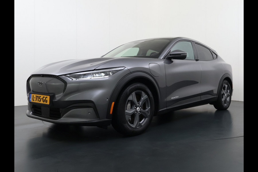 Ford Mustang Mach-E RWD 75kWh Leer (semi-)Autopilot PanoDak Trekhaak 360°Topview-Camera Adaptive-Cruise-Control Apple Carplay B&O®-Hifi 18" E DAB Lane-Assist Keyless-go Autonomous Emergency Braking ESP ASR Verkeersbordherkenning Vermoeidheidsherkenning Dodehoek-Detector 1e Eigenaar Origineel Nederlandse Auto Nieuwprijs €50.424