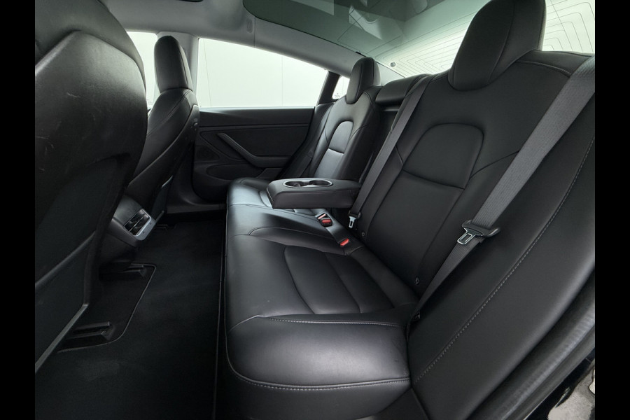 Tesla Model 3 RWD Plus 325PK Lmv 18" AutoPilot Leder Panoramadak Adaptive-Cruise Camera's Elektr.-Stuur+Stoelen+Spiegels+Geheugen+Easy-Entry+V Navi LED ACC DAB Voorverwarmen interieur via App Keyless One-Pedal-Drive Origineel Nederlandse Auto