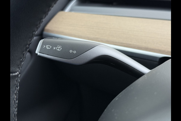 Tesla Model 3 RWD Plus 325PK Lmv 18" AutoPilot Leder Panoramadak Adaptive-Cruise Camera's Elektr.-Stuur+Stoelen+Spiegels+Geheugen+Easy-Entry+V Navi LED ACC DAB Voorverwarmen interieur via App Keyless One-Pedal-Drive Origineel Nederlandse Auto