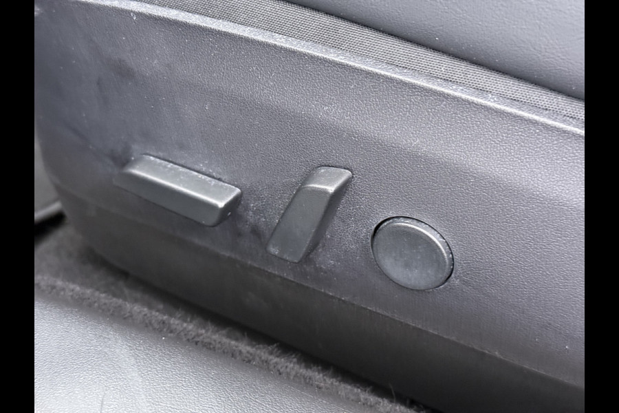 Tesla Model 3 RWD Plus 325PK Lmv 18" AutoPilot Leder Panoramadak Adaptive-Cruise Camera's Elektr.-Stuur+Stoelen+Spiegels+Geheugen+Easy-Entry+V Navi LED ACC DAB Voorverwarmen interieur via App Keyless One-Pedal-Drive Origineel Nederlandse Auto