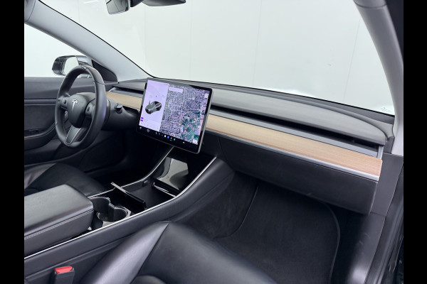 Tesla Model 3 RWD Plus 325PK Lmv 18" AutoPilot Leder Panoramadak Adaptive-Cruise Camera's Elektr.-Stuur+Stoelen+Spiegels+Geheugen+Easy-Entry+V Navi LED ACC DAB Voorverwarmen interieur via App Keyless One-Pedal-Drive Origineel Nederlandse Auto