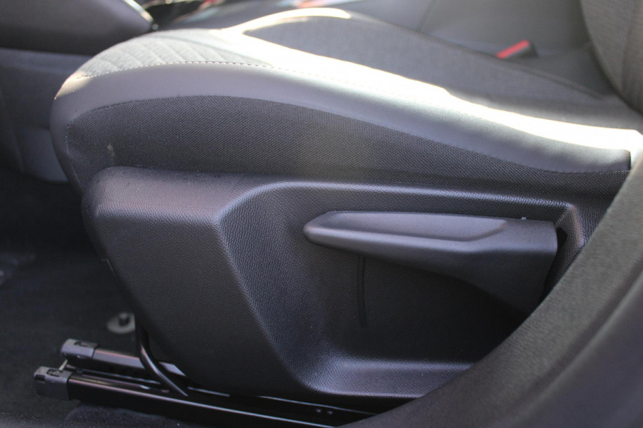 Peugeot 208 1.2 100PK ALLURE | CAMERA VOOR + ACHTER | KEYLESS ENTRY/START | DODEHOEK DETECTIE | NAVIGATIE | DRAADLOZE APPLE CARPLAY/ANDROID AUTO | PARKEERSENSOREN VOOR + ACHTER | ADAPTIVE CRUISE CONTROL | DAB+ RADIO | LED KOPLAMPEN |