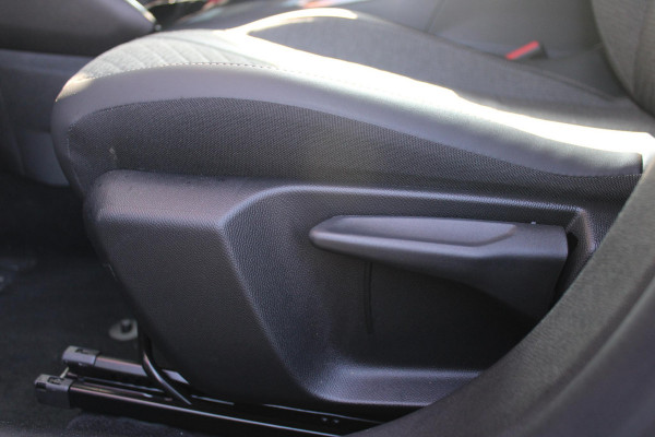 Peugeot 208 1.2 100PK ALLURE | CAMERA VOOR + ACHTER | KEYLESS ENTRY/START | DODEHOEK DETECTIE | NAVIGATIE | DRAADLOZE APPLE CARPLAY/ANDROID AUTO | PARKEERSENSOREN VOOR + ACHTER | ADAPTIVE CRUISE CONTROL | DAB+ RADIO | LED KOPLAMPEN |