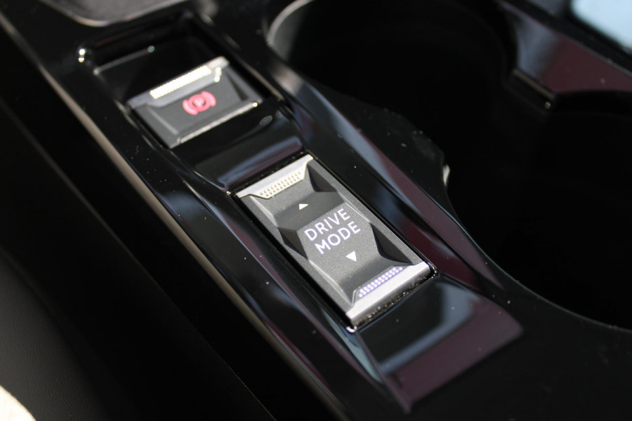 Peugeot 208 1.2 100PK ALLURE | CAMERA VOOR + ACHTER | KEYLESS ENTRY/START | DODEHOEK DETECTIE | NAVIGATIE | DRAADLOZE APPLE CARPLAY/ANDROID AUTO | PARKEERSENSOREN VOOR + ACHTER | ADAPTIVE CRUISE CONTROL | DAB+ RADIO | LED KOPLAMPEN |