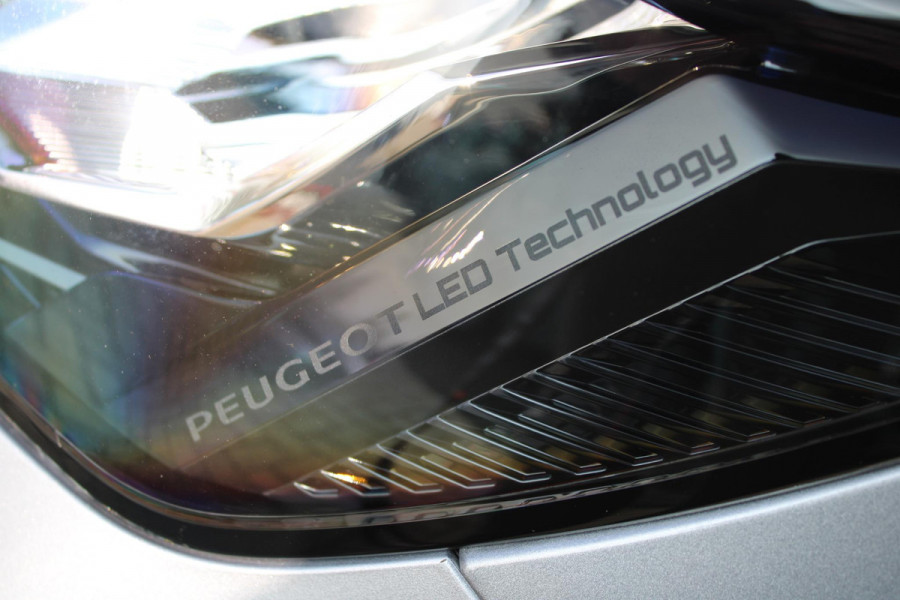 Peugeot 208 1.2 100PK ALLURE | CAMERA VOOR + ACHTER | KEYLESS ENTRY/START | DODEHOEK DETECTIE | NAVIGATIE | DRAADLOZE APPLE CARPLAY/ANDROID AUTO | PARKEERSENSOREN VOOR + ACHTER | ADAPTIVE CRUISE CONTROL | DAB+ RADIO | LED KOPLAMPEN |