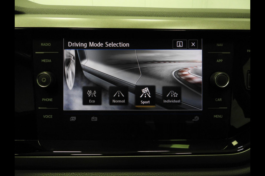 Volkswagen Polo 1.0 TSI Comfortline Business NAVI/CLIMA/CAMERA/17"LMV!