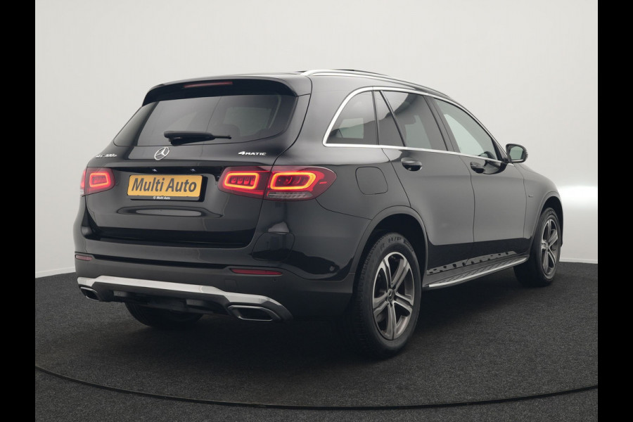Mercedes-Benz GLC 300e 4MATIC Premium Plug In Hybrid 320pk Dealer O.H. PHEV | Trekhaak Af Fabriek | Panodak | Camera | Lederen Sportstoelen Verwarmd | Sfeerverlichting | Apple Carplay | Sidesteps | Navigatie | DAB |