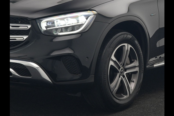 Mercedes-Benz GLC 300e 4MATIC Premium Plug In Hybrid 320pk Dealer O.H. PHEV | Trekhaak Af Fabriek | Panodak | Camera | Lederen Sportstoelen Verwarmd | Sfeerverlichting | Apple Carplay | Sidesteps | Navigatie | DAB |