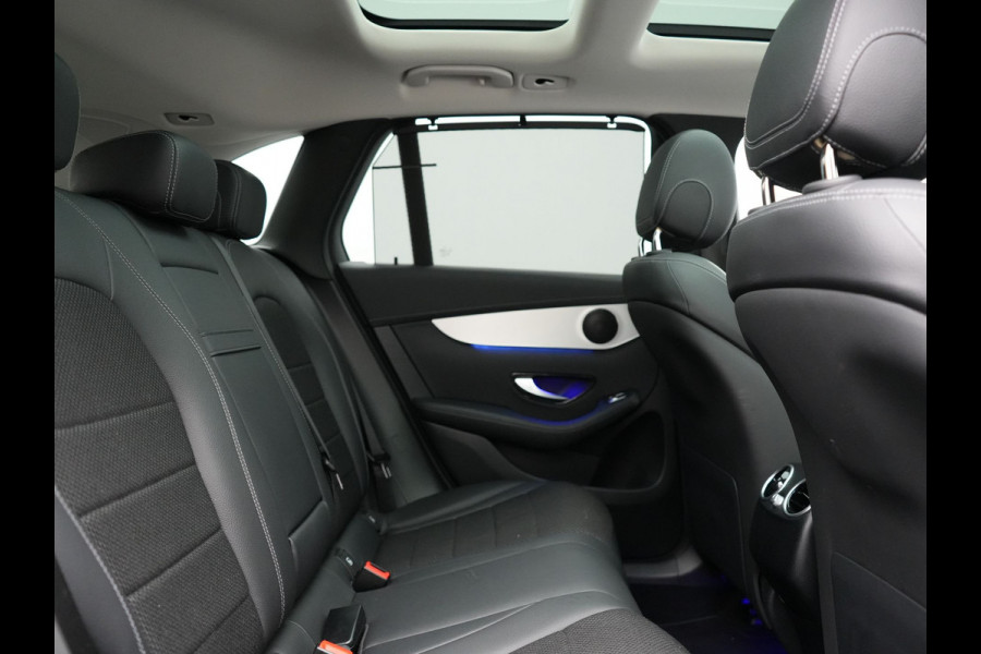 Mercedes-Benz GLC 300e 4MATIC Premium Plug In Hybrid 320pk Dealer O.H. PHEV | Trekhaak Af Fabriek | Panodak | Camera | Lederen Sportstoelen Verwarmd | Sfeerverlichting | Apple Carplay | Sidesteps | Navigatie | DAB |