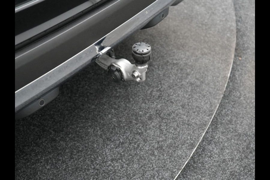 Mercedes-Benz GLC 300e 4MATIC Premium Plug In Hybrid 320pk Dealer O.H. PHEV | Trekhaak Af Fabriek | Panodak | Camera | Lederen Sportstoelen Verwarmd | Sfeerverlichting | Apple Carplay | Sidesteps | Navigatie | DAB |