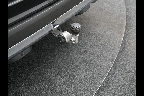 Mercedes-Benz GLC 300e 4MATIC Premium Plug In Hybrid 320pk Dealer O.H. PHEV | Trekhaak Af Fabriek | Panodak | Camera | Lederen Sportstoelen Verwarmd | Sfeerverlichting | Apple Carplay | Sidesteps | Navigatie | DAB |