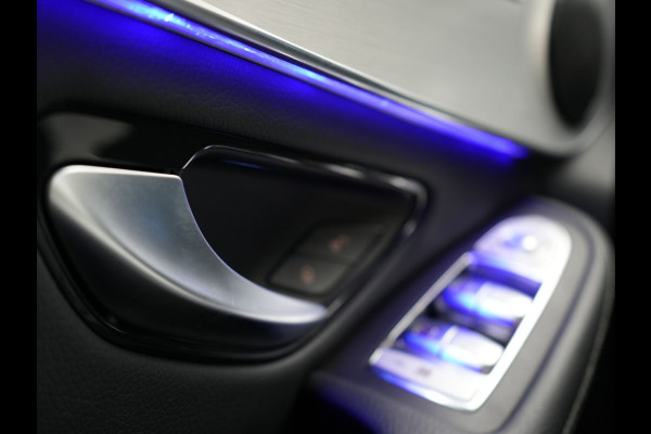 Mercedes-Benz GLC 300e 4MATIC Premium Plug In Hybrid 320pk Dealer O.H. PHEV | Trekhaak Af Fabriek | Panodak | Camera | Lederen Sportstoelen Verwarmd | Sfeerverlichting | Apple Carplay | Sidesteps | Navigatie | DAB |