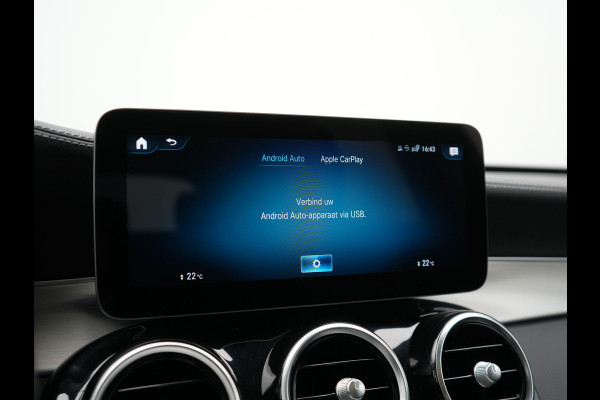 Mercedes-Benz GLC 300e 4MATIC Premium Plug In Hybrid 320pk Dealer O.H. PHEV | Trekhaak Af Fabriek | Panodak | Camera | Lederen Sportstoelen Verwarmd | Sfeerverlichting | Apple Carplay | Sidesteps | Navigatie | DAB |