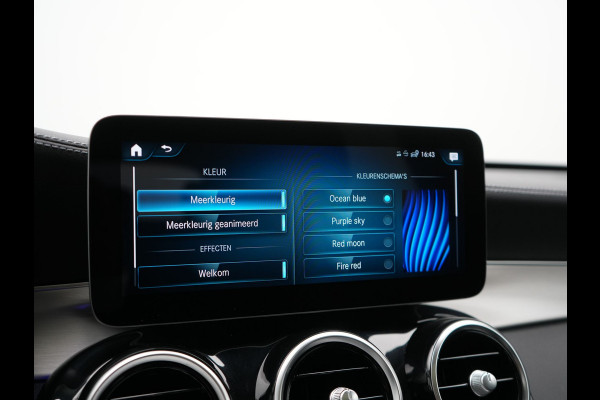 Mercedes-Benz GLC 300e 4MATIC Premium Plug In Hybrid 320pk Dealer O.H. PHEV | Trekhaak Af Fabriek | Panodak | Camera | Lederen Sportstoelen Verwarmd | Sfeerverlichting | Apple Carplay | Sidesteps | Navigatie | DAB |