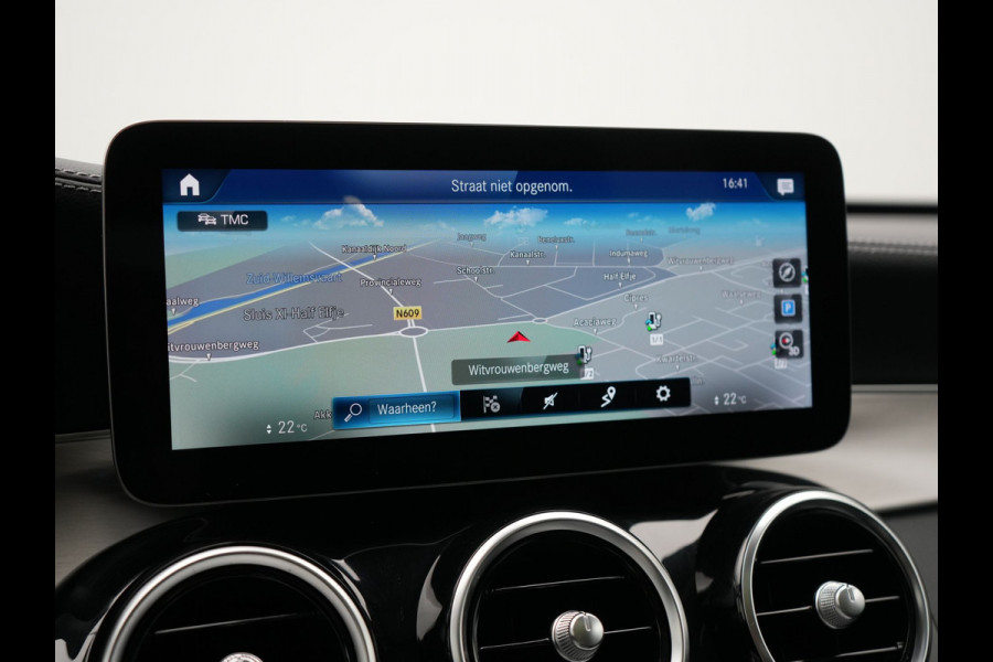 Mercedes-Benz GLC 300e 4MATIC Premium Plug In Hybrid 320pk Dealer O.H. PHEV | Trekhaak Af Fabriek | Panodak | Camera | Lederen Sportstoelen Verwarmd | Sfeerverlichting | Apple Carplay | Sidesteps | Navigatie | DAB |